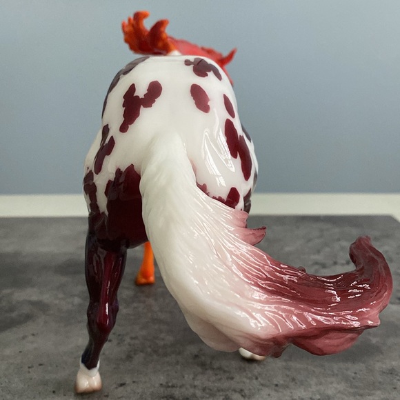 ๐ Breyer Horse Spectrum 2020 Flagship Model Glossy - Picture 12 of 16